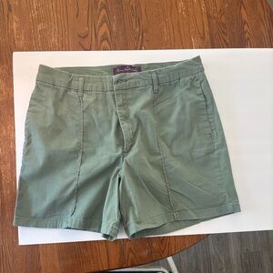 Gloria Vanderbilt Olive Women's Shorts